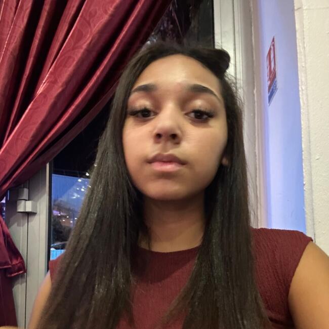 Babysitter in Cannes: Kaylia