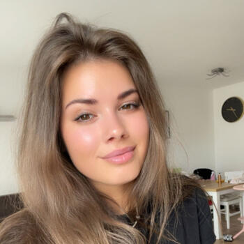 Babysitter Prague: Niki