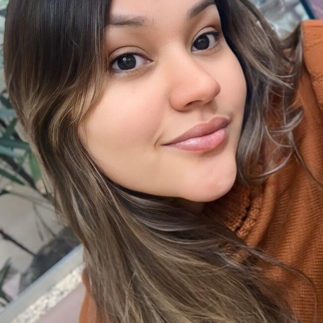 Emprego de babá em Araxá: Layane