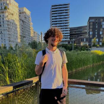 Babysitter in Paris: Charlie