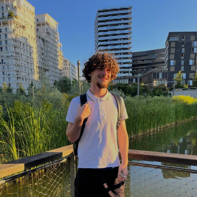 Babysitter in Paris: Charlie