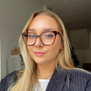 Babysitter Aluze: Lya