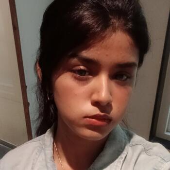 बम्बई में बेबीसिटर: Yasmin