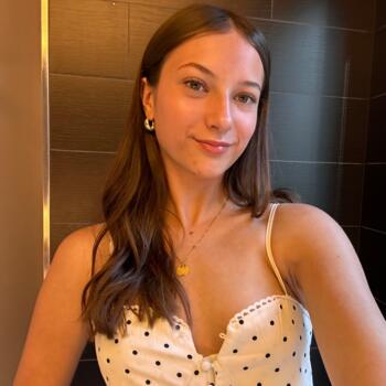 Babysitter στην περιοχή Στόουκ ον Τρεντ: Ella