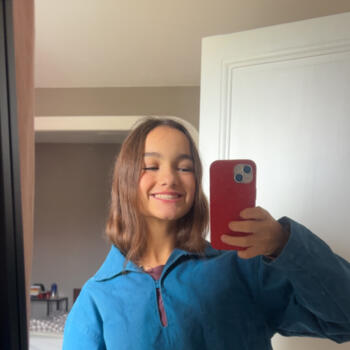Babysitter in Bordeaux: Nora