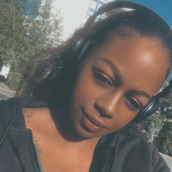 Babysitter Avon: Nadia