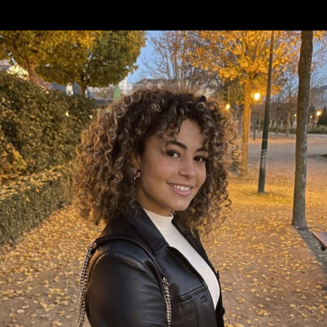 Babysitter in La Chapelle-Saint-Laud: Lydia