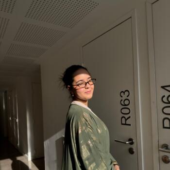 Babysitter in Paris: Kawtar