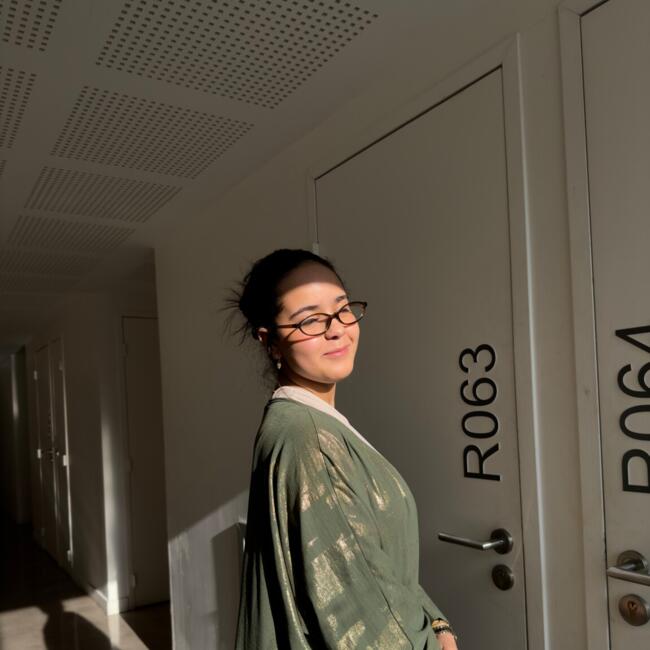 Babysitter in Paris: Kawtar