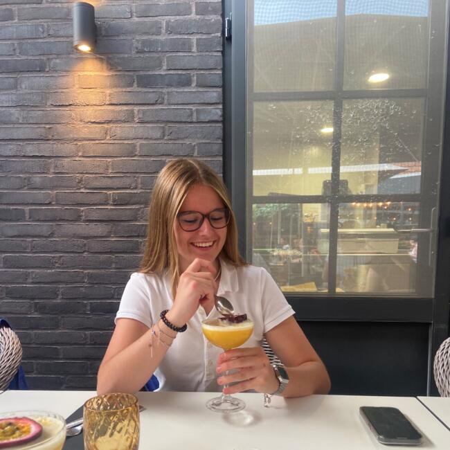 Babysitter in Kruishoutem: Julie