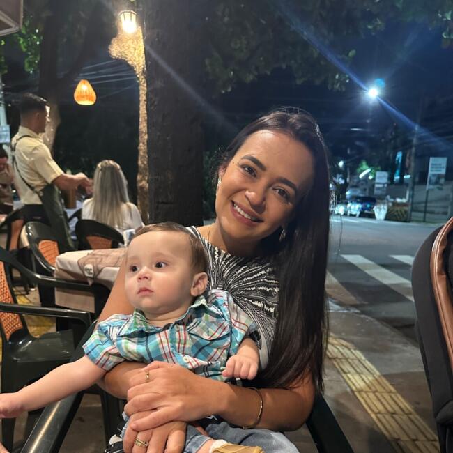 Emprego de babá em Goiânia: Liziane