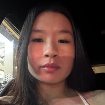 Babysitter in Singapore Island: Phoebe