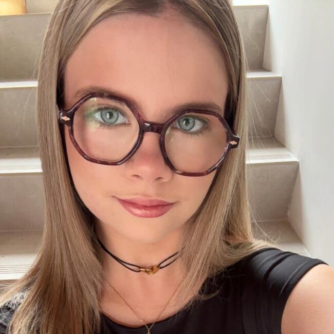 Babysitter in Plonéour-Lanvern: Tess