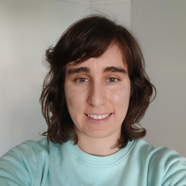 Babysitter em Almada: Maria