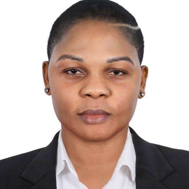 Babysitter in Abu Dhabi: Catherine