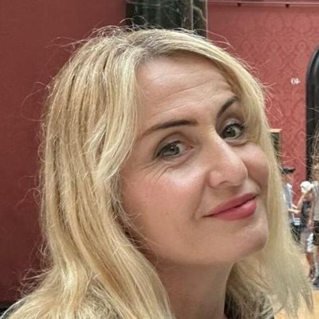 Babysitter in Croydon: Shqipe