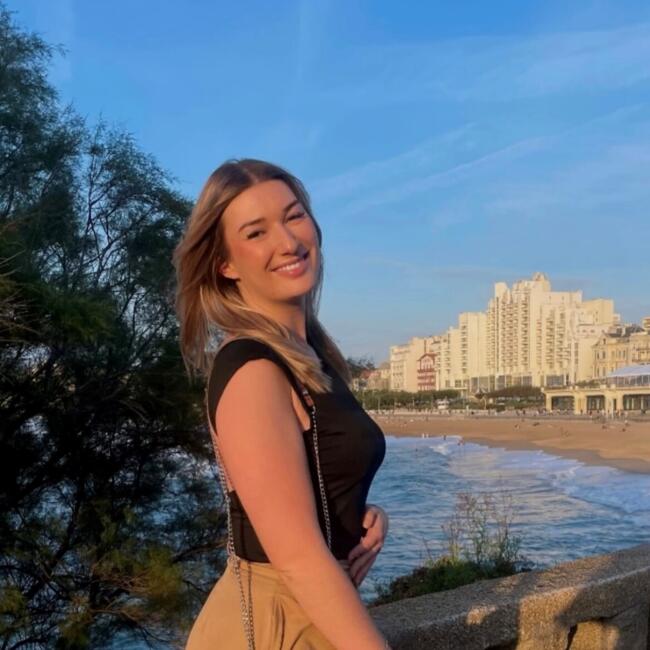 Babysitter in Anglet: Charlotte