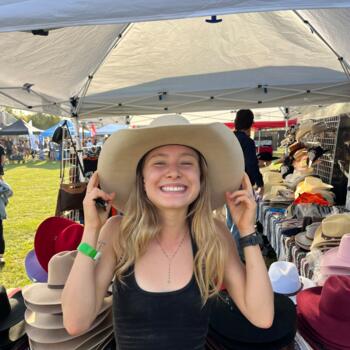 Baby-sitter in Collingwood: Nina