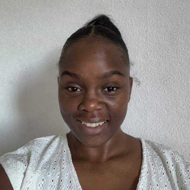 Babysitter in Toulouse: Angéla