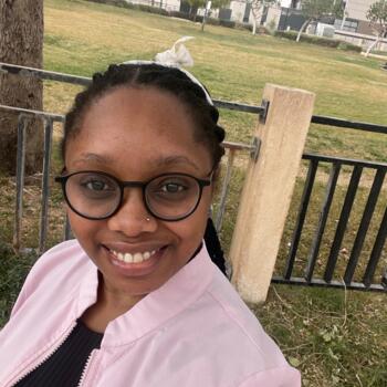 Babysitter in Riyadh: Joyce