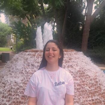 Babysitter in Petah Tikva: יעל נחום