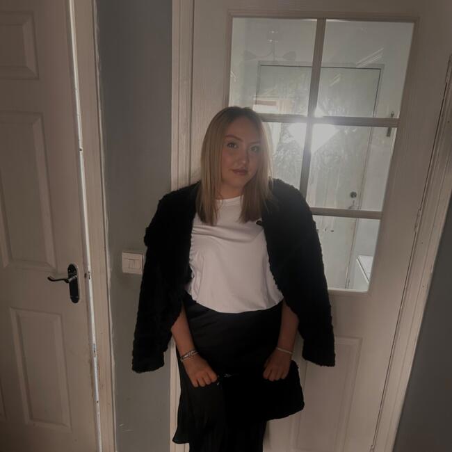Babysitter in Glasgow: Emily