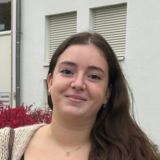 Babysitter in Differdange: Claire