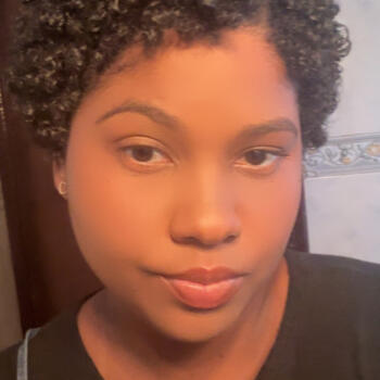 Babysitter in Salvador: Stephanie