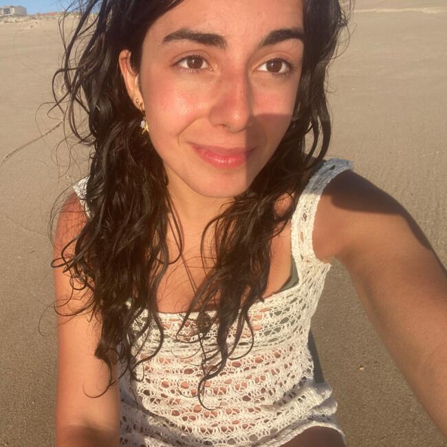 Babysitter in Caranguejeira: Gabriela