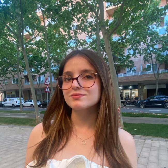 Babysitter in Zaragoza: Ainoa
