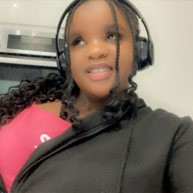 Babysitter in Kettering: Sasha