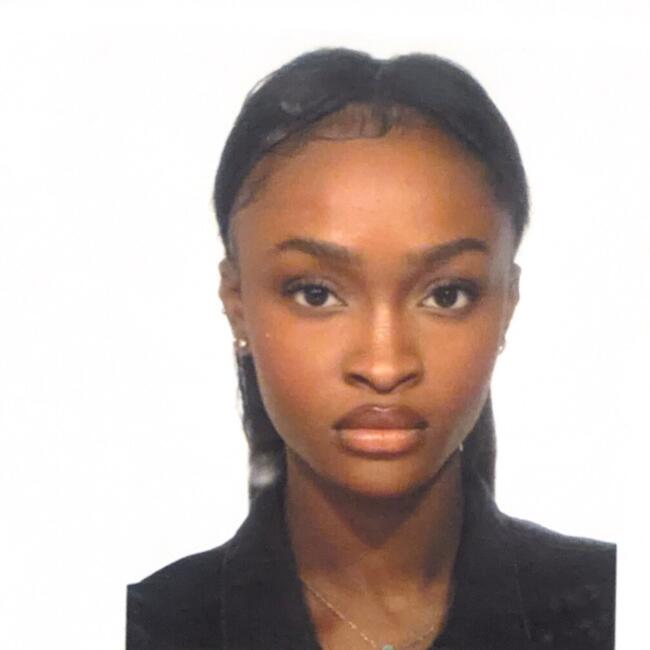 Babysitter in Parma: Kenie Julia