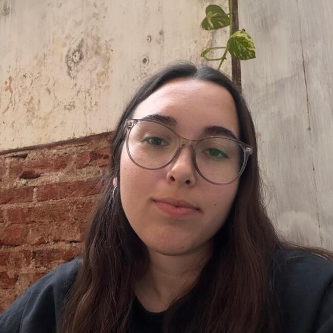 Babysitter in Necochea: Abril