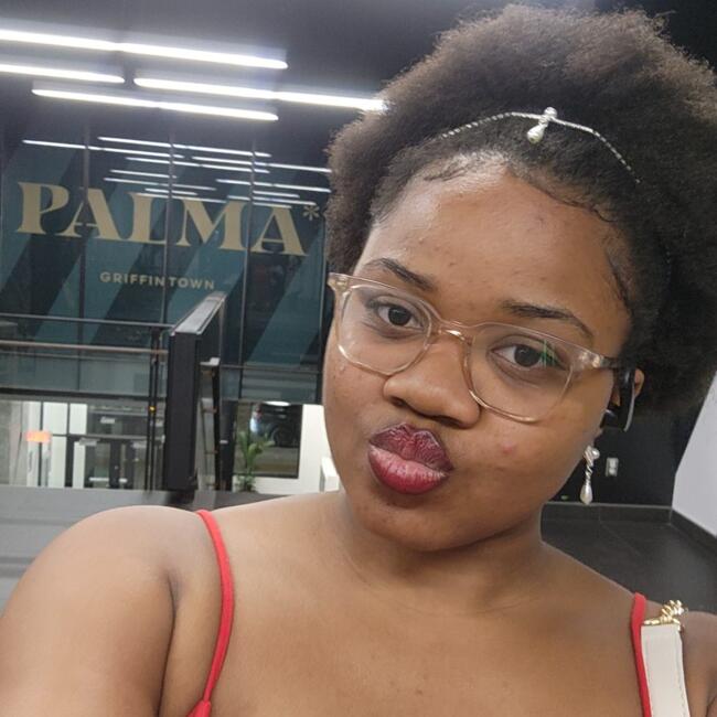 Babysitter in Vieux-Saint-Laurent: Briana