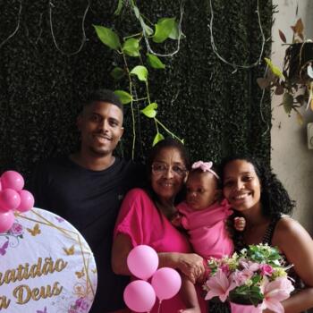 Emprego de babá em Maricá: emprego de babá Yasmim