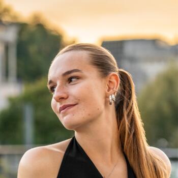 Babysitter in Villeneuve-le-Roi: Anaïs