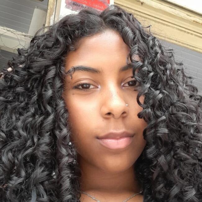 Babysitter in Macaé: Francine