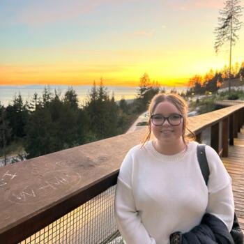 Babysitter in North Vancouver: Angie