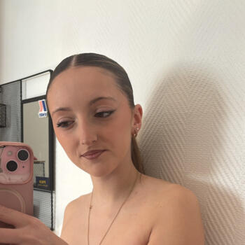 Babysitter in Matignon: Shannon