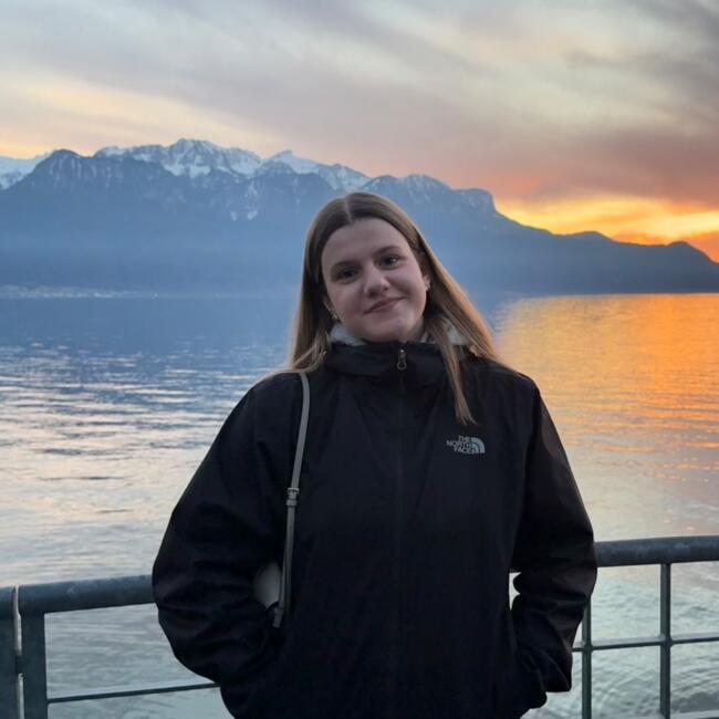 Babysitter in Vevey: Louise