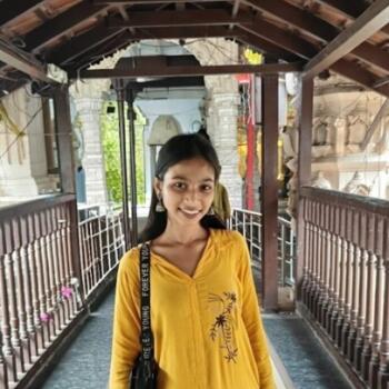 बेबीसिटर बम्बई: Pratiksha