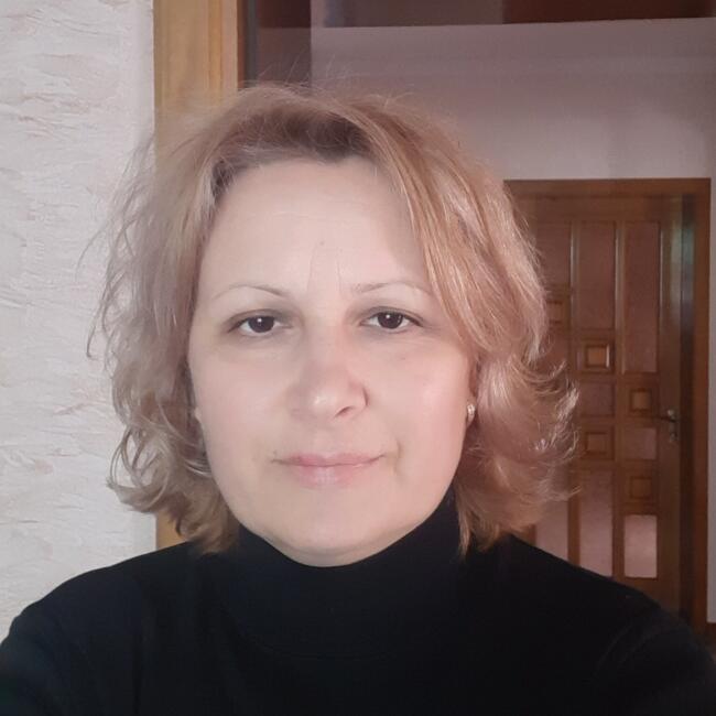 Babysitter in Tătăreşti: Nina