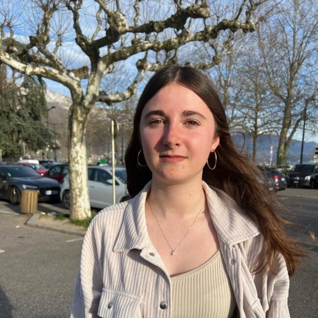 Babysitter in Annemasse: Clémence