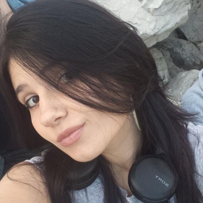 Babysitter in Pozzuoli: Daniela
