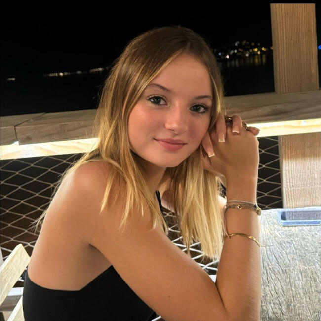 Babysitter in Souraïde: Lorena