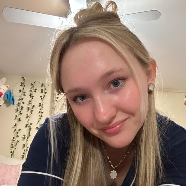 Babysitter in Havre de Grace: Bella