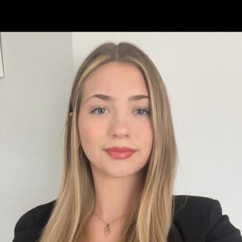 Babysitter in Saint-Fiacre: Tia