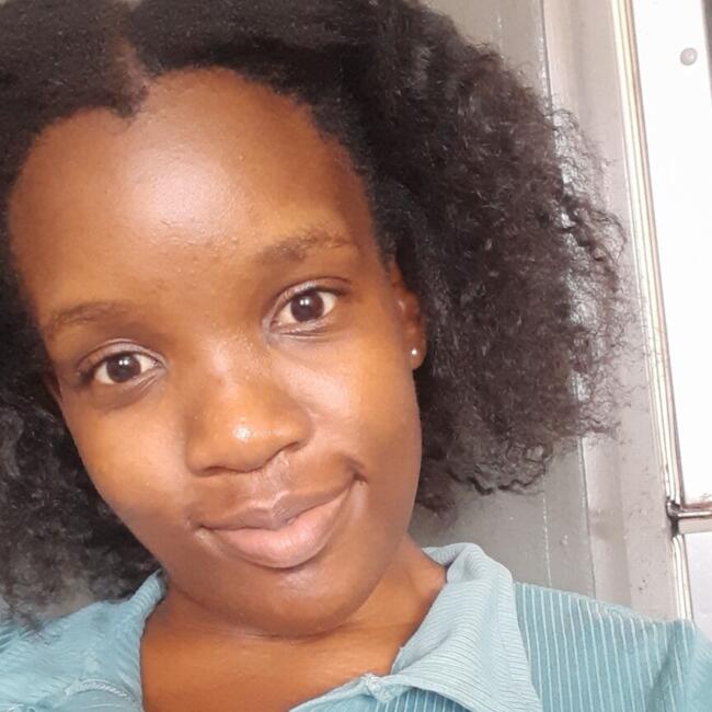 Babysitter in Newlands West: Sthabile Candy