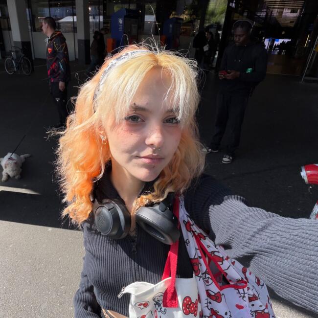 Babysitter in Cessy: Lina