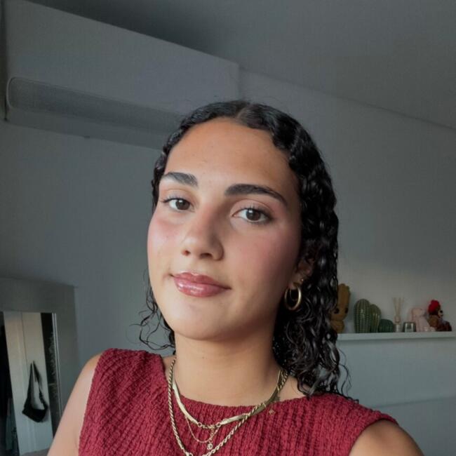 Babysitter in Almada: Adriana